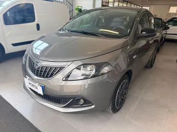 Car image 1
