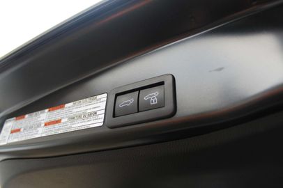 Car image 36