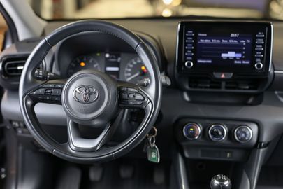 Car image 11