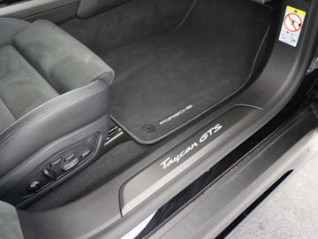 Car image 36