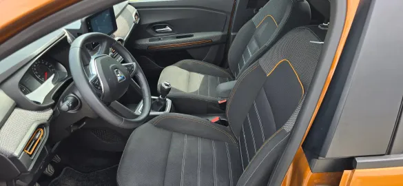 Car image 5