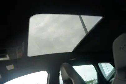 Car image 32