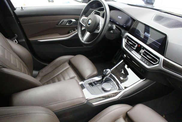 BMW 320i 135 kW image number 9