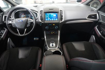 Car image 26