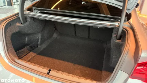 Car image 35