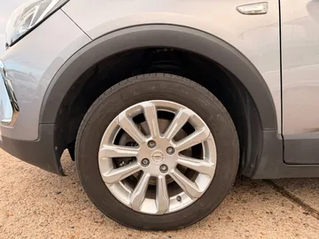 Car image 29