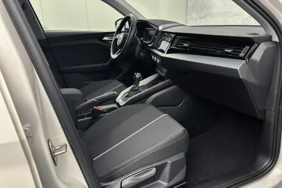 Car image 31