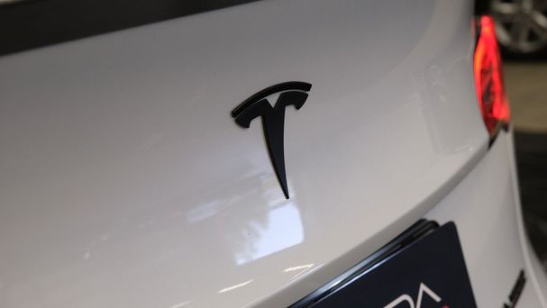 Tesla Model Y Performance AWD 393 kW image number 11