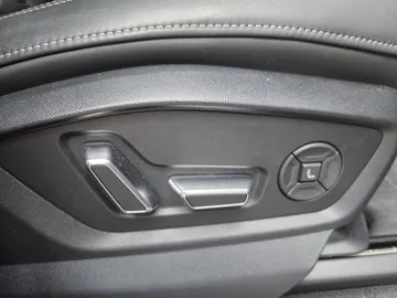 Car image 38