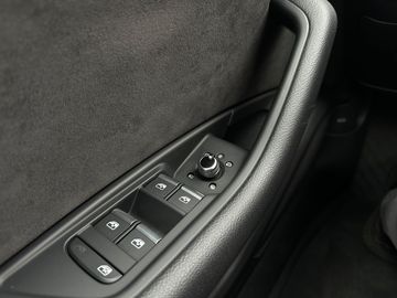 Car image 36