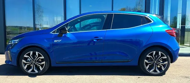 Car image 5