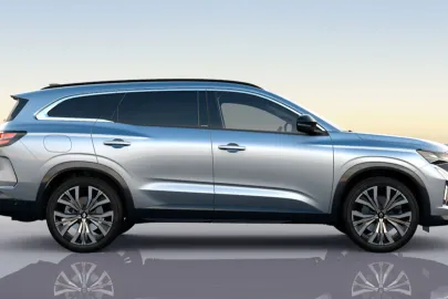 Car image 3