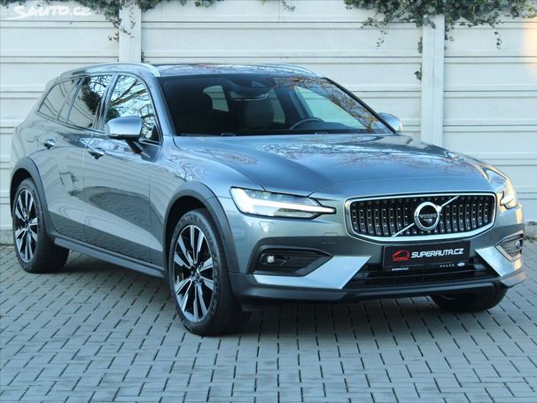 Volvo V60 Cross Country D4 AWD 140 kW image number 2