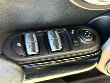 Car image 38