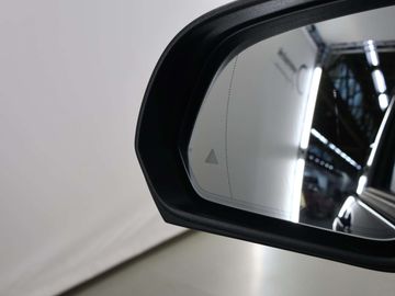 Car image 36