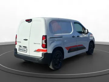 Car image 18
