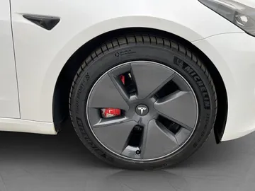 Car image 32