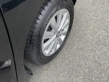 Car image 29