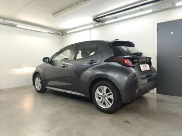 Car image 4