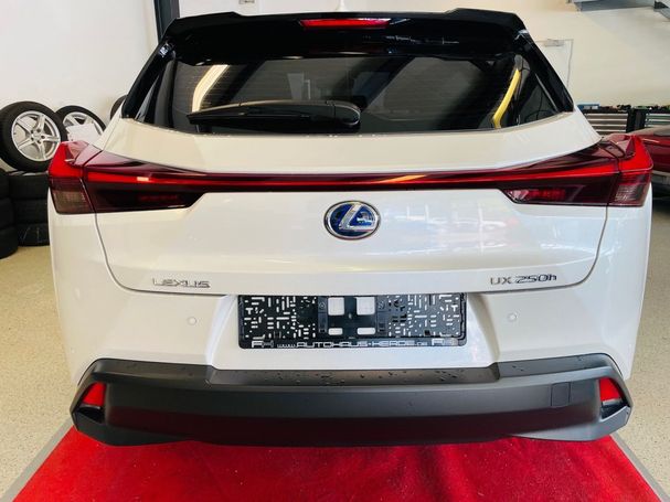 Lexus UX 250h 135 kW image number 12