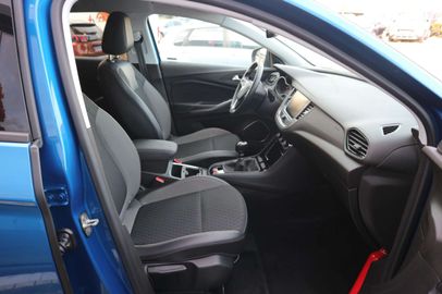 Car image 30