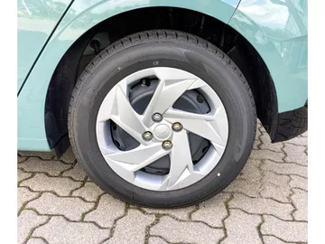 Car image 25