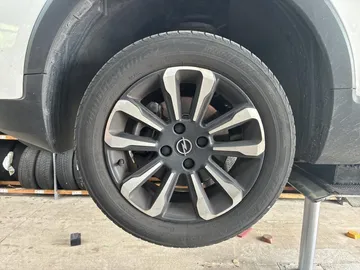 Car image 13