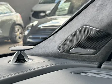 Car image 35