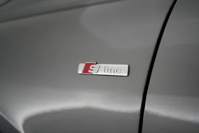 Car image 26