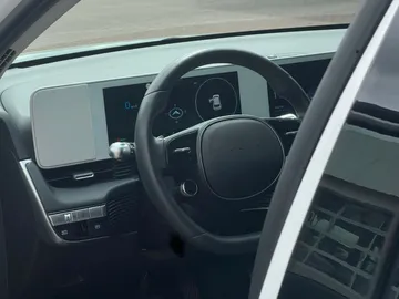 Car image 29