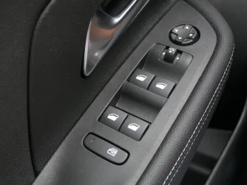 Car image 35