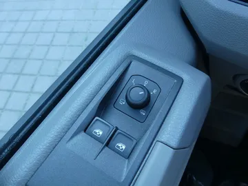 Car image 32