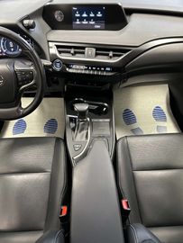 Car image 23