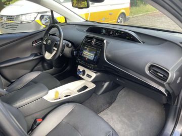 Car image 30