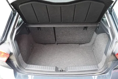 Car image 33