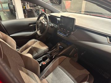 Car image 10