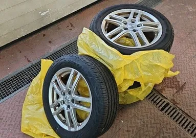 Car image 22