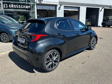 Car image 4