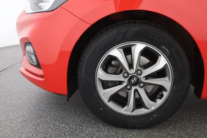 Car image 29