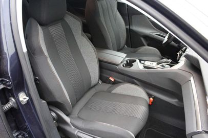 Car image 35