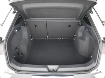 Car image 34