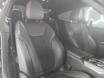 Car image 32