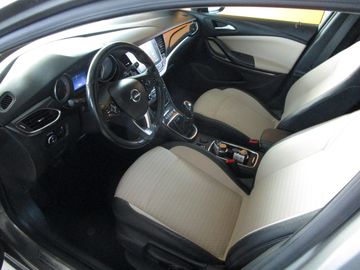 Car image 9