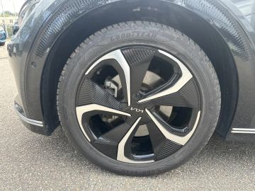 Car image 32