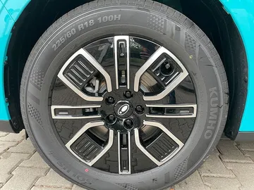 Car image 27
