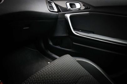 Car image 31