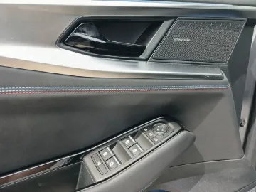 Car image 24