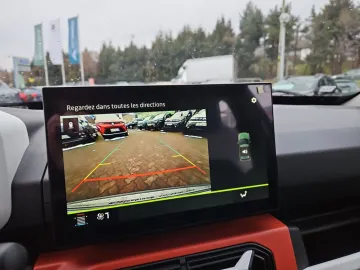 Car image 19