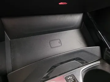 Car image 27
