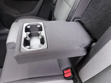 Car image 40